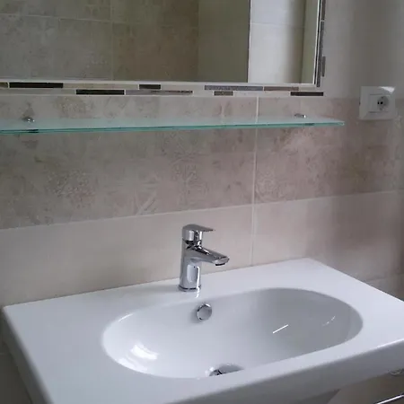 Apartment Zwei-zimmer-penthouse-wohnung Mit Terrasse Mit Meerblick *
