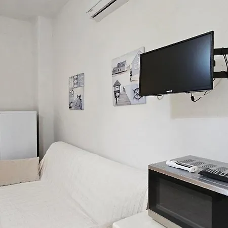 Apartment Zwei-zimmer-penthouse-wohnung Mit Terrasse Mit Meerblick Peschici