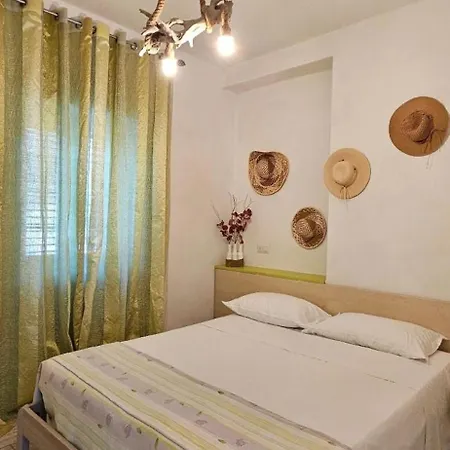 Apartment Zwei-zimmer-penthouse-wohnung Mit Terrasse Mit Meerblick Peschici