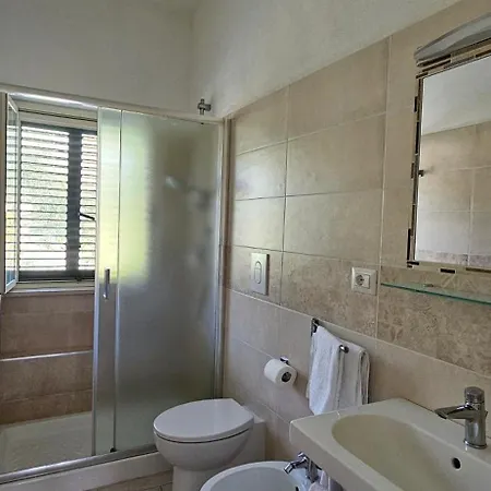 Zwei-zimmer-penthouse-wohnung Mit Terrasse Mit Meerblick Peschici