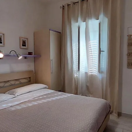 Apartment Zwei-zimmer-penthouse-wohnung Mit Terrasse Mit Meerblick