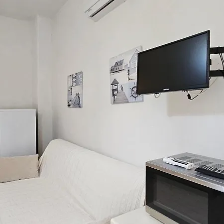 Zwei-zimmer-penthouse-wohnung Mit Terrasse Mit Meerblick Apartment