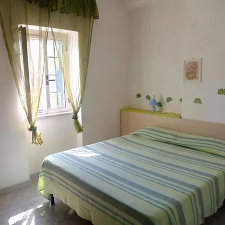 Apartment Zwei-zimmer-penthouse-wohnung Mit Terrasse Mit Meerblick