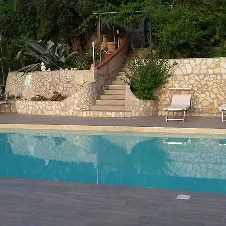 Zwei-zimmer-penthouse-wohnung Mit Terrasse Mit Meerblick Apartment Peschici