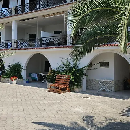 Zwei-zimmer-penthouse-wohnung Mit Terrasse Mit Meerblick